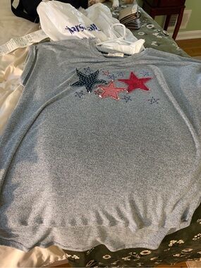 Women’s Short Sleeve Star Appliqué Tee - Light Heather Blue